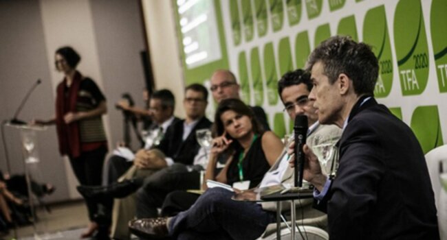 Distributing governance to combat deforestation in Brazil