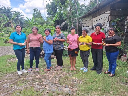 Diversificar para ser resilientes: cómo los talleres de medios de vida están fortaleciendo a las comunidades palmicultoras del sureste de México